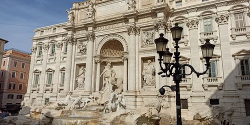 Fontana di Trevi 01 foto Denis Grigorescu jpg