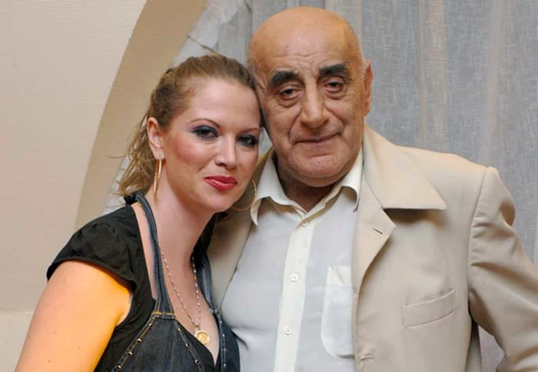 
    Oana şi Viorel sunt certaţi după ce fostul edil a fost prins cu o prostituatăFOTO: Arhiva personală  