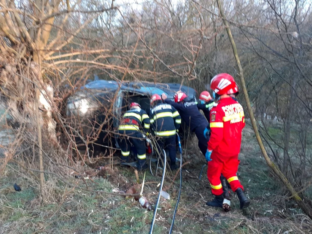Accident mortal în Măciuca - Vâlcea în urma căruia două persoane şi-au pierdut viaţa Foto Adevărul - credit ISU Vâlcea 