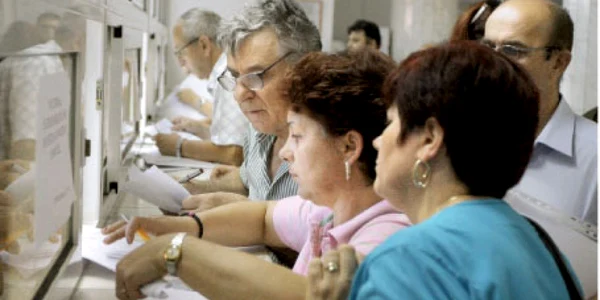 Statul la ghişeu, o activitate antipatică românilor