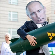 actvist germania masca vladimir putin racheta nucleara in brate foto epa efe jpg