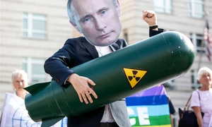 actvist germania masca vladimir putin racheta nucleara in brate foto epa efe jpg