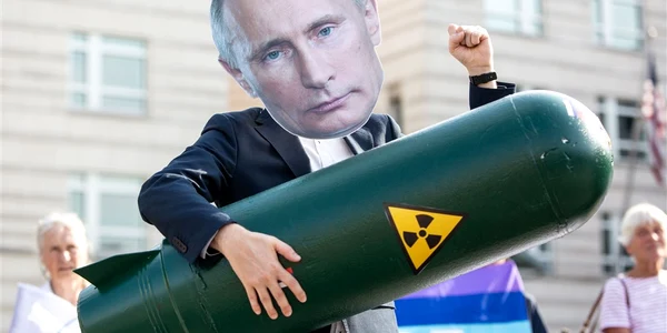 actvist germania masca vladimir putin racheta nucleara in brate foto epa efe jpg