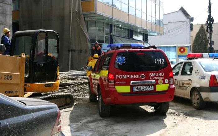 La faţa locului s-au deplasat mai multe echipaje de intervenţie FOTO Adevărul