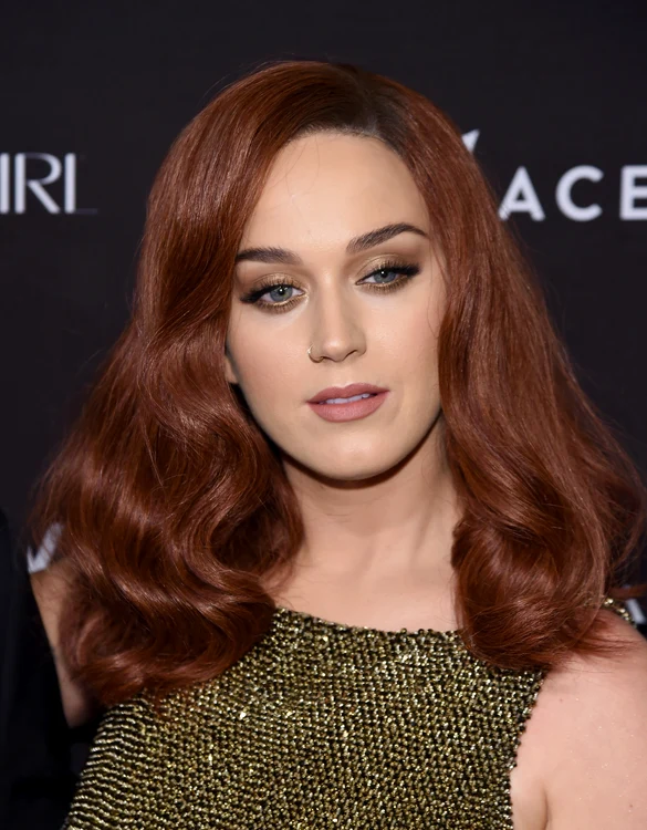 Katy Perry utilizează Tinder, o aplicație de ”online dating” jpeg
