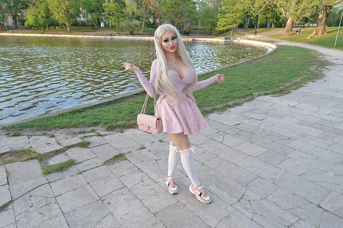 Fotomodelul maghiar şi-a convins fostul soţ să investească în operaţiile ei 135.000 de dolari