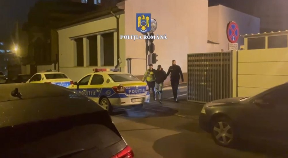 Urmărire ca-n filme pe străzile din Capitală: tânăr, arestat preventiv pentru conducere fără permis. Ce au mai descoperit polițiștii VIDEO