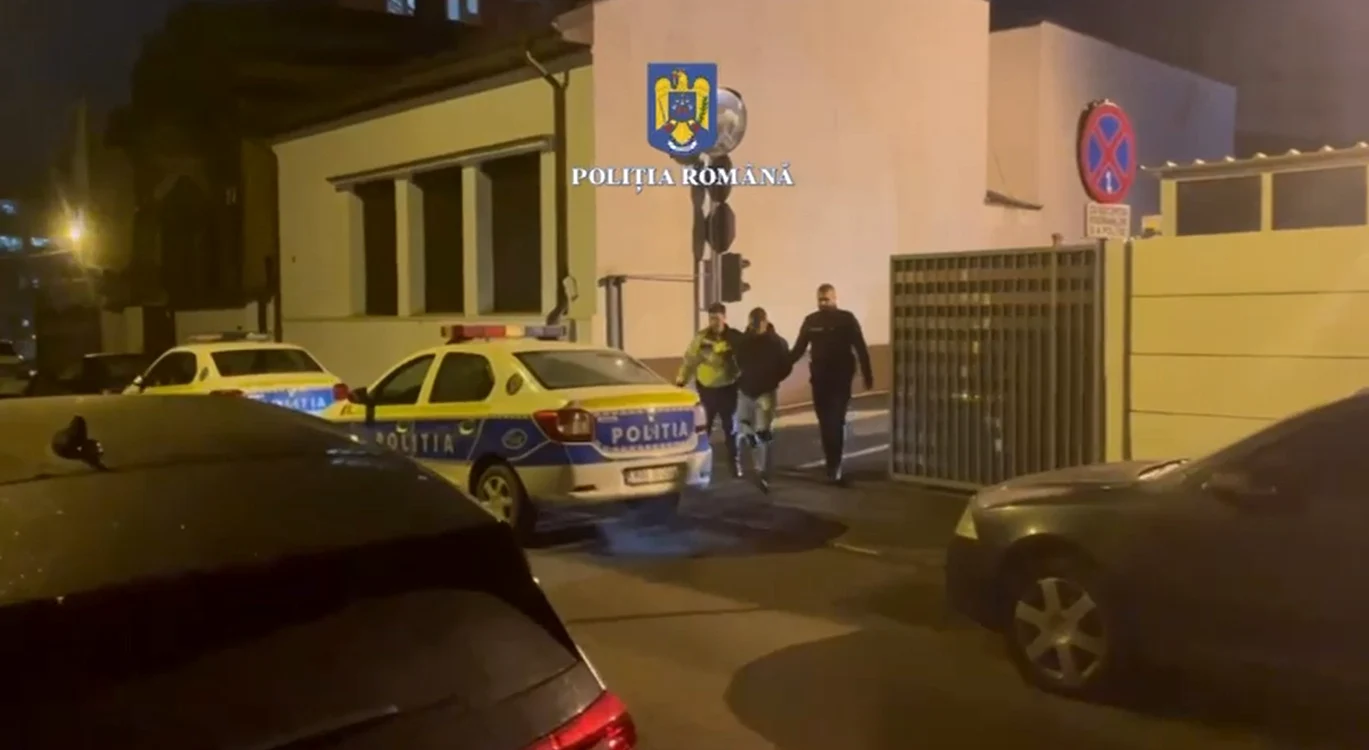 Șoferul nu avea permis și conducea un autovehicul furat FOTO Captură Video/ Poliția Română