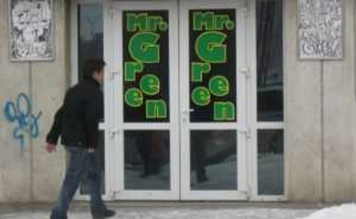 Autoritățile le permit să funcționeze la 3000 de metri față de instituțiile publice