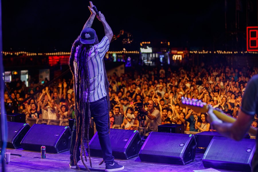 Peste 20.000 de participanți în prima zi de Codru Festival. Parov Stelar a făcut spectacol în Pădurea Bistra VIDEO FOTO