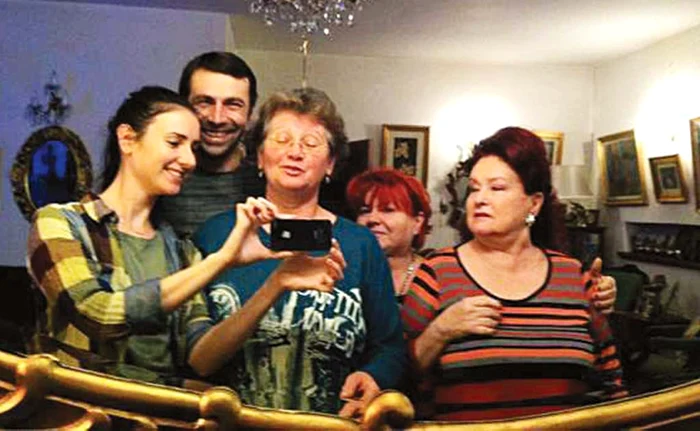 Doina păstrează cu sfinţenie fotografiile de familie cu regretata Stela Popescu