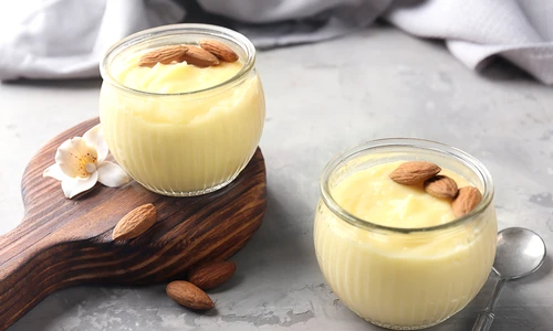 Budinca de vanilie  Sursa foto shutterstock 1036373248 jpg