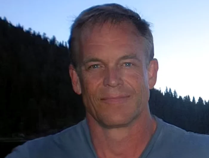 
    Asistentul de regie Dave Halls i-a înmânat arma lui Alec Baldwin, spunându-i că este sigurăfoto: IMDB  