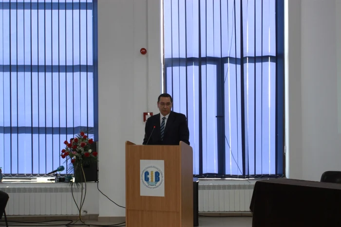 Ponta a participat la deschiderea anului universitar la Universitatea „C. Brâncuşi“