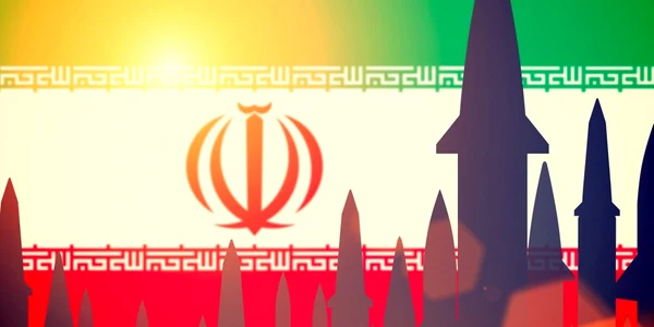 Rachete cu steag Iran pe fundal FOTO Shutterstock 