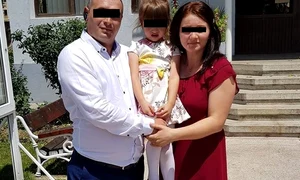 Dan şi Ramona Băcescu,  împreună cu Deia, fiica lor  jpeg