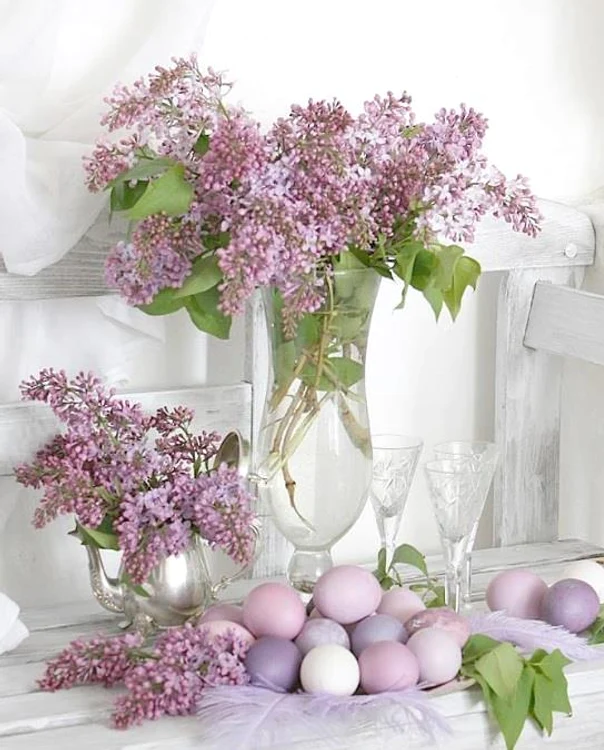 liliac pe masa de paste jpg jpeg