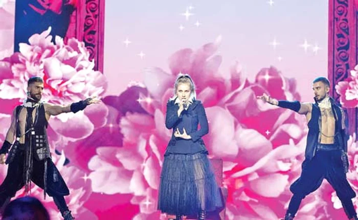 
    Bruce a tras din  greu în Republica  Dominicană.  S-a retras  din competiţie  din cauza unor  probleme medicale   