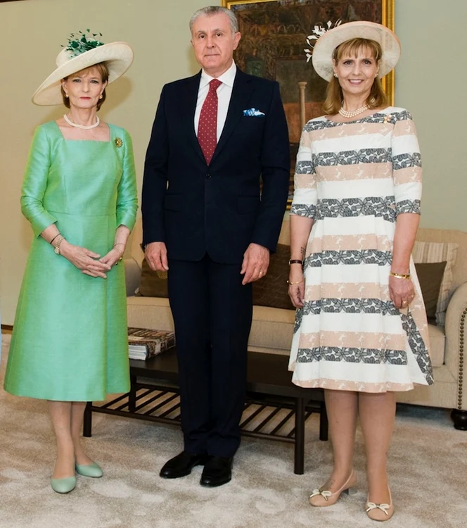 Familia Regala romana, Majestatea Sa Margareta, Principele Radu, Principesa Sofia si Principesa Maria   Daniel Angelescu, Casa Majestatii Sale jpg