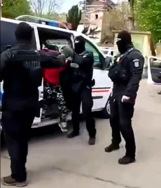 Bărbatul a fost reținut pentru 24 de ore FOTO IPJ Arad 