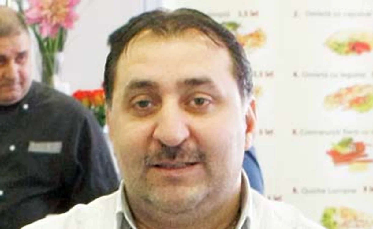 
    Maşina Ionelei,  cu parbrizul spart  