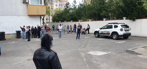 Locuitorii blocului din Rahova /foto: Click!