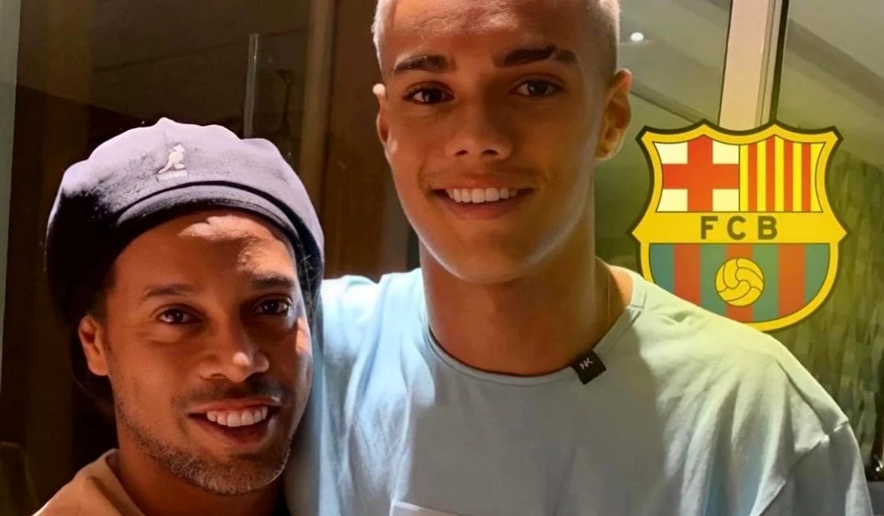 Ronaldinho și fiul său sunt legați, acum, și de FC Barcelona (FOTO: Facebook)