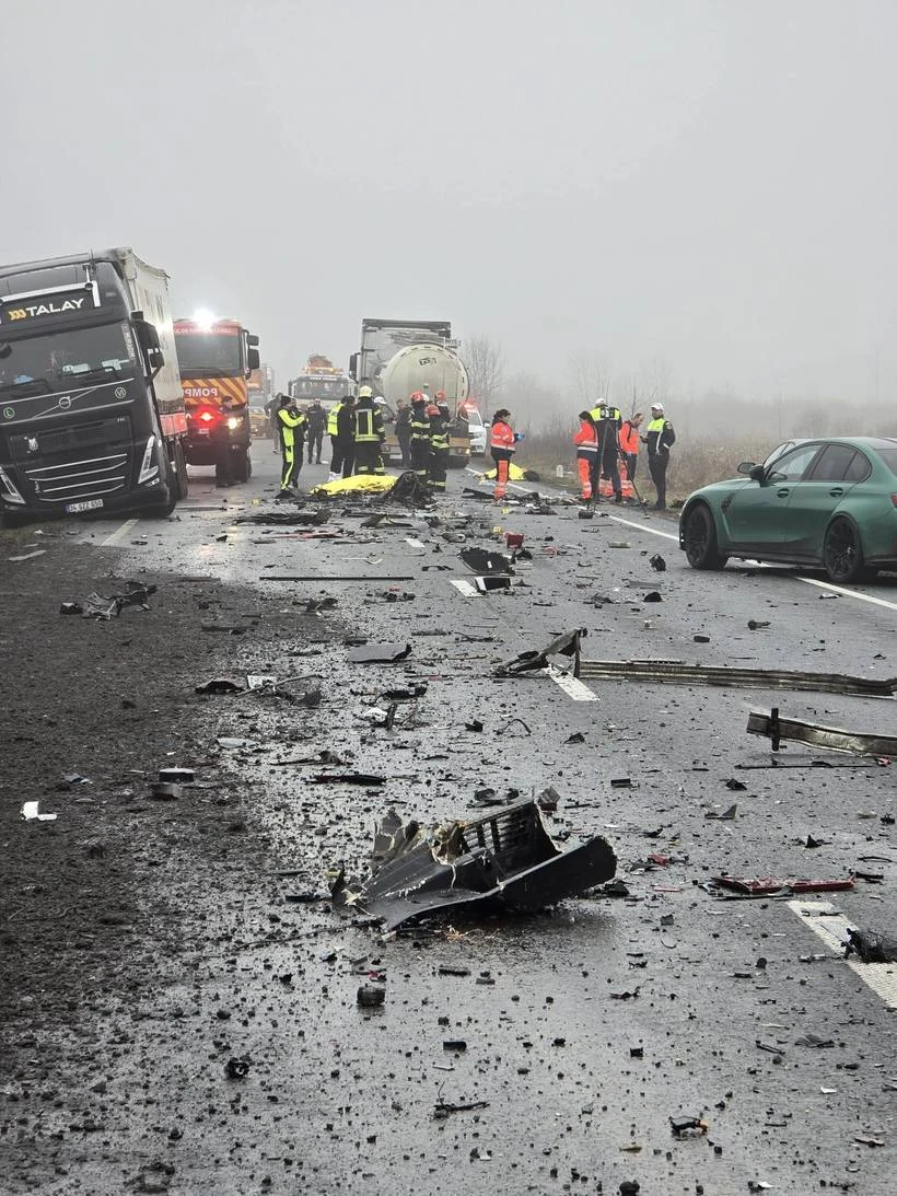 Ce au găsit anchetatorii în microbuzul distrus în accidentul teribil din Timiș, soldat cu șapte morți