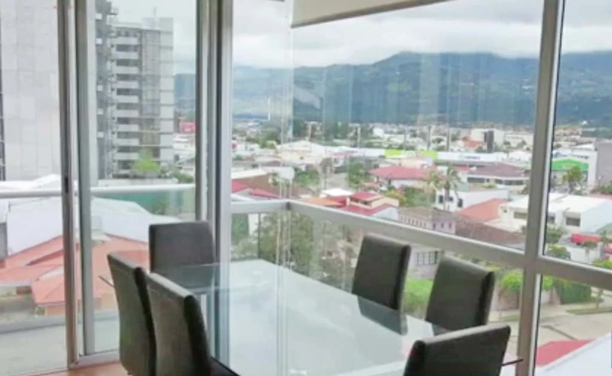 
    Jurnaliştii costaricani scriu că românca plătea chirie de 1.100 de dolari pe apartamentul de lux din San JoseFoto: diarioextra.com  