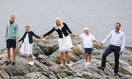 Prințul Haakon, Prințesa Mette Marit, Marius Borg, Prințul Sverre, Prințesa Ingrid   FOTO Heiko Junge, Casa Regală norvegiană jpg