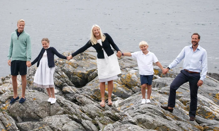 Prințul Haakon, Prințesa Mette Marit, Marius Borg, Prințul Sverre, Prințesa Ingrid   FOTO Heiko Junge, Casa Regală norvegiană jpg