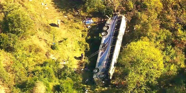 autobuz liceeni prabusire rapa New York FOTO ABC News jpg