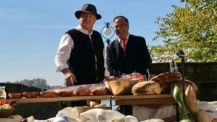 Cristi Gretcu Ion Iliescu Mircea Dinescu Politica si delicateturi TVR (1) jpeg