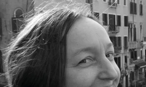 „Nu îngroșăm rîndul evenimentelor în nocturnă“ – interviu cu Suzana DAN jpeg