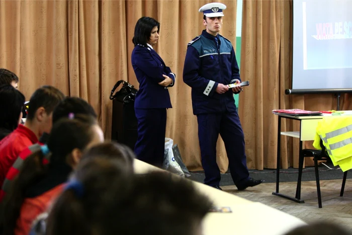 n zilele următoare, echipe mixte formate din poliţişti vor merge în şcolile din Sectorul 6. FOTO Adevărul