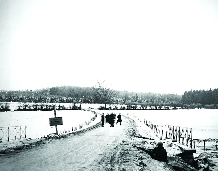 Soldați aliați la un avanpost situat pe drumul către Bastogne (foto: Getty Images)