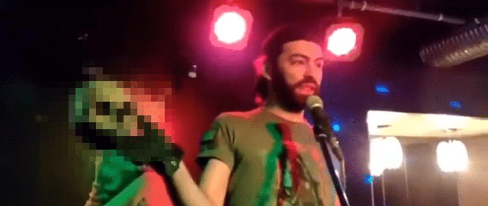 Un mercenar rus care ține în mână craniul unui soldat ucrainean ucis la Azovstal afirmă că „nu poate exista pace” între cele două țări
