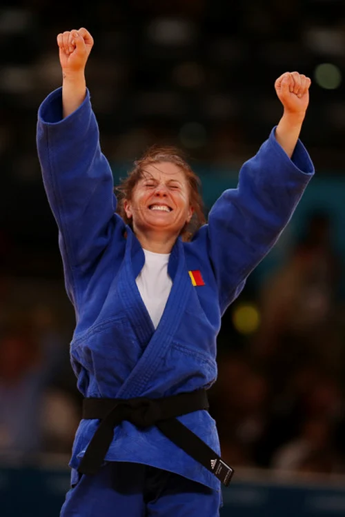 
    Corina Căprioriu  