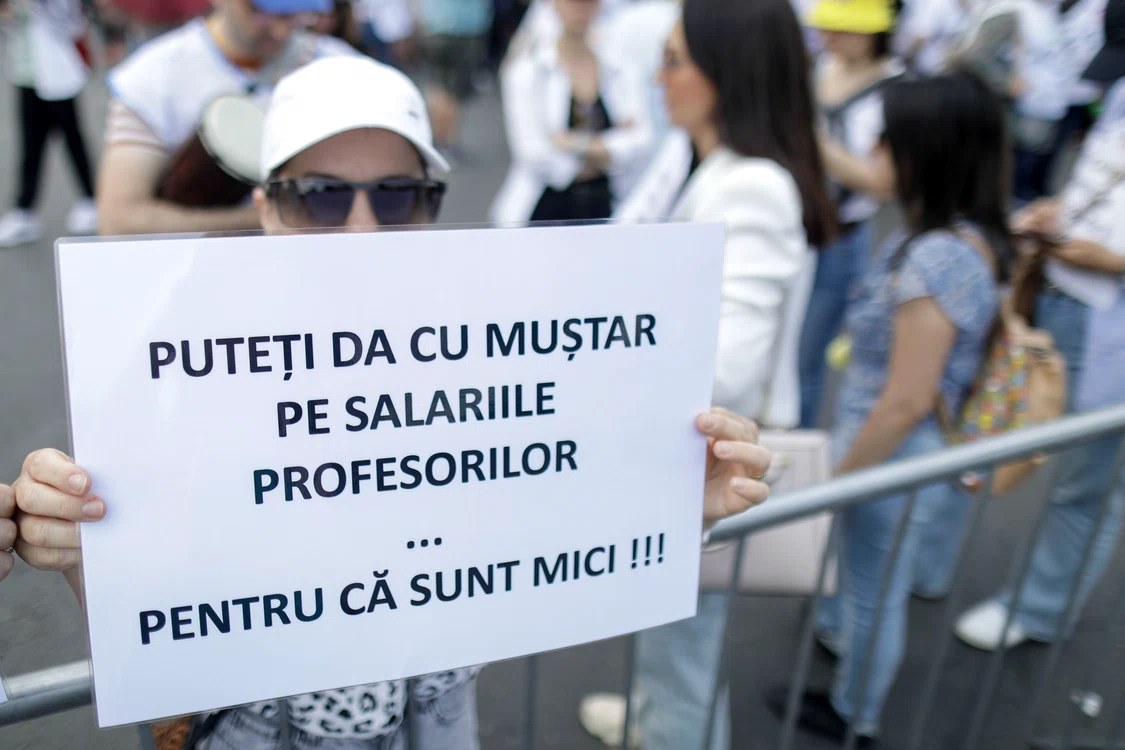 Profesorii din preuniversitar câștigă puțin FOTO Inquam Photos
