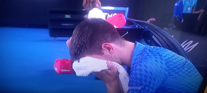 Sârbul a plâns în prosop după finala de la AO. Captură TV