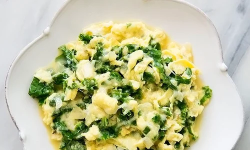 Oua jumari cu frunze de kale si mozzarella jpeg