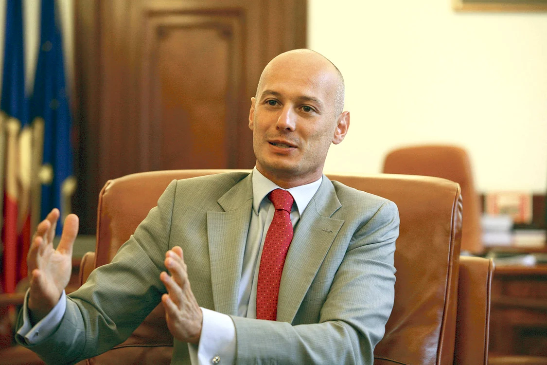 
    Bogdan Olteanu a venit azi la Comisia buget, finanțe din Senat  