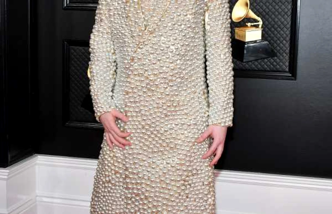 shaun ross a gafat cu o tinuta plina de perle foto guliver getty images
