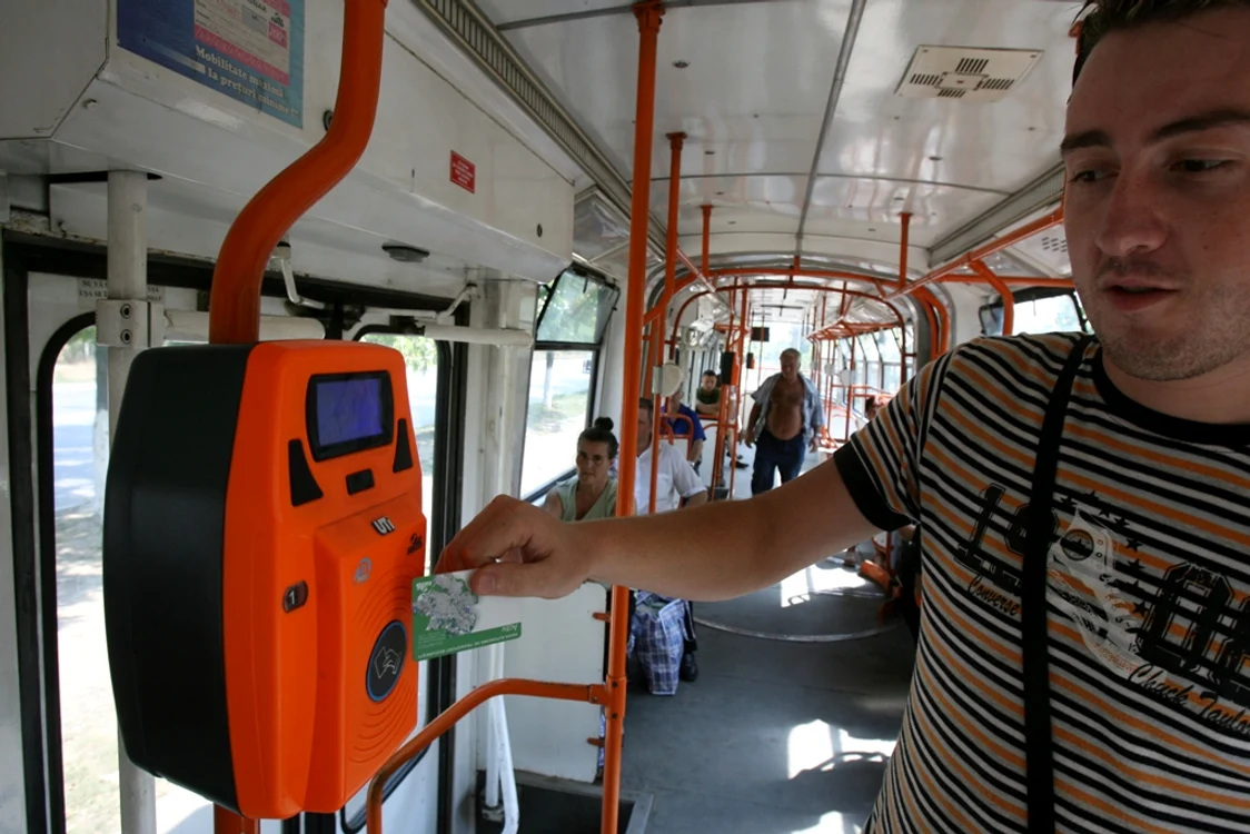 
    Cardurile RATB se vor putea incarca si la BCR  
