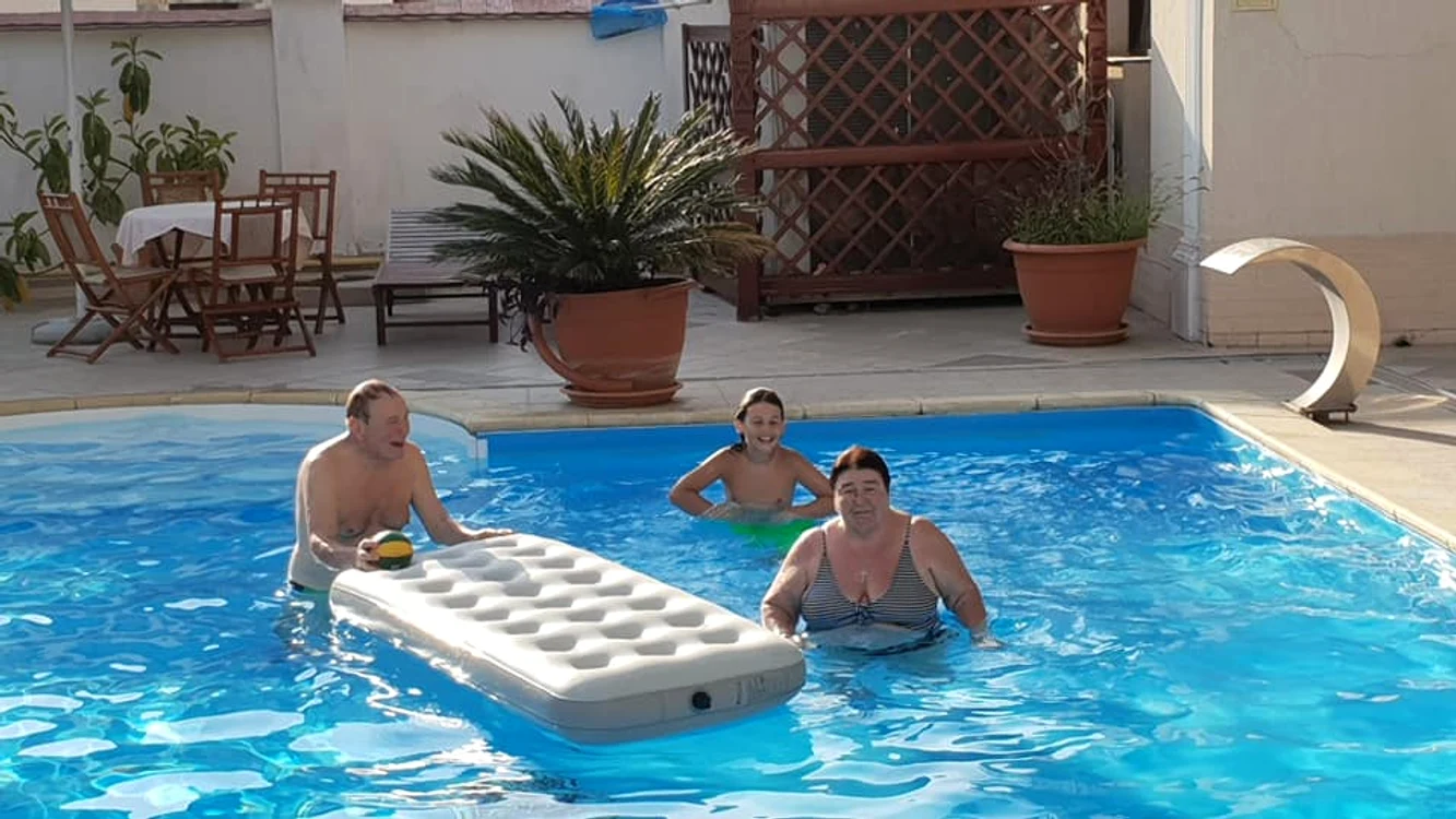 DavinN, cu bunicii, la distracție