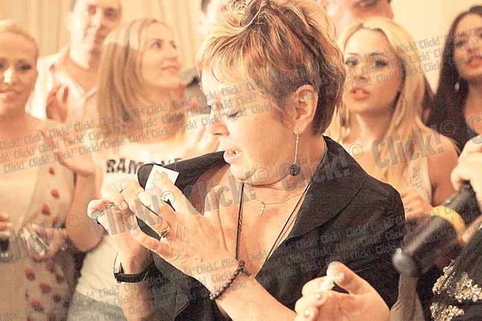 Anca Pandrea a băut  vreo trei pahare cu  whisky în doar  câteva ceasuri (FOTOGRAFII: ROBERTO SĂLCEANU)