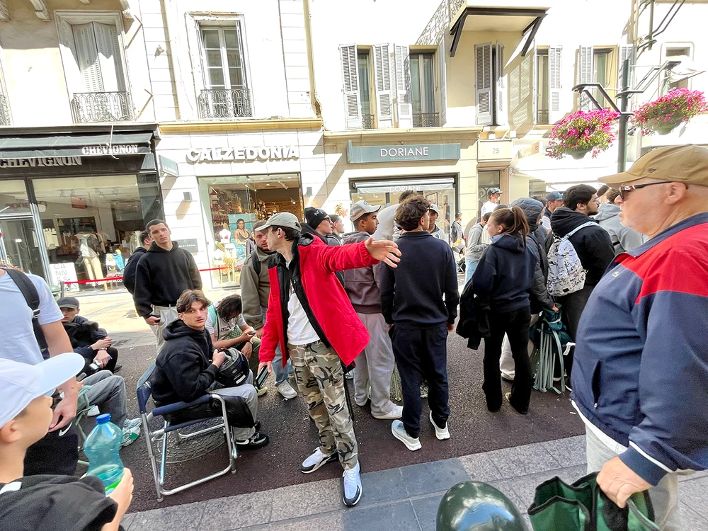 Franţa. Cozi uriaşe în Cannes