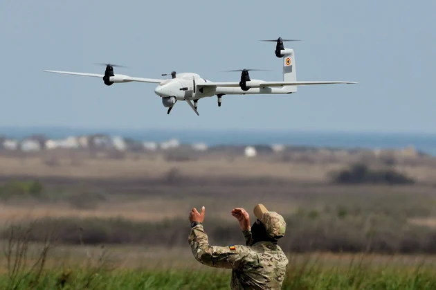 Un expert explică ce pericol presupune o dronă cu încărcătură. FOTO ilustrativ MApN