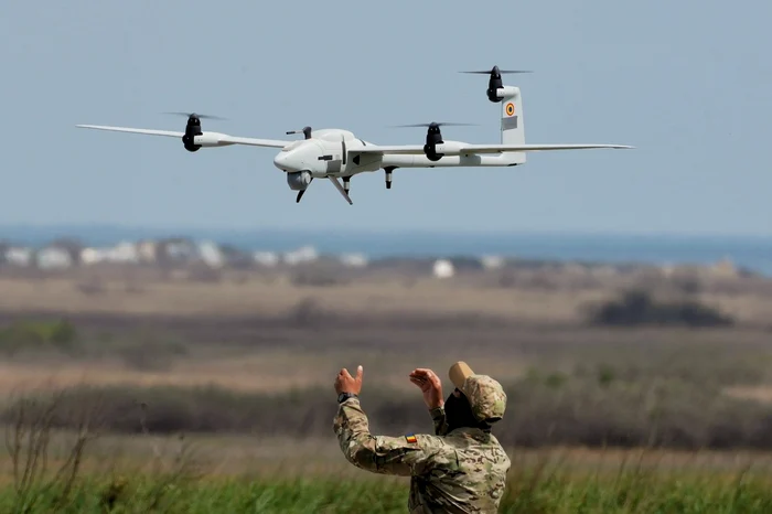 Un expert explică ce pericol presupune o dronă cu încărcătură. FOTO ilustrativ MApN