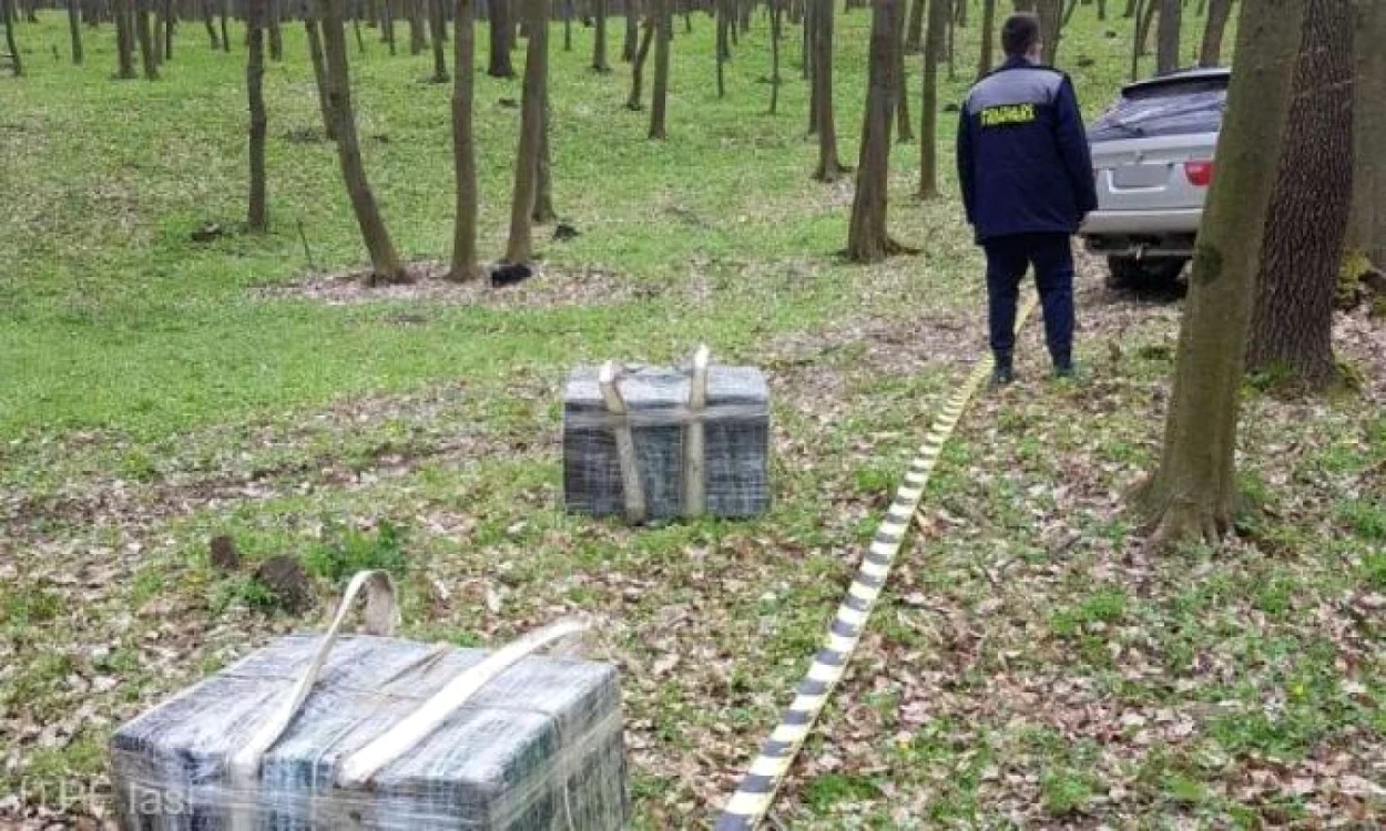 Au fost capturate mai multe pachete cu ţigări FOTO botosaneanul.ro